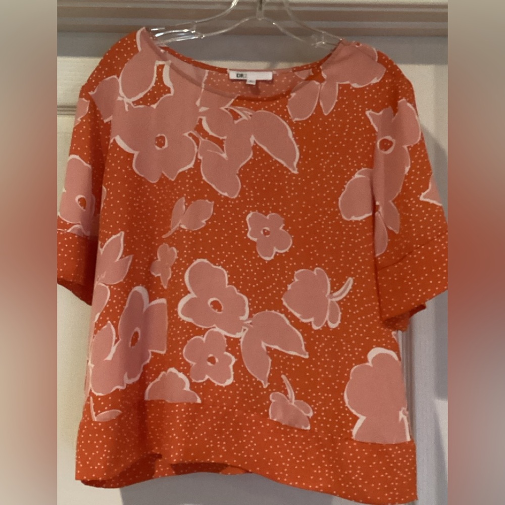 DR2 florall Blouse with Short Sleeves, peephole back- XL